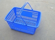 Blauwe Supermarkt Plastic Mand met Handvat Twee de Druk van het Handvattenembleem